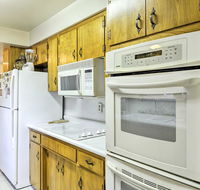 Cozy Grants Pass Home - Walk to Rogue River