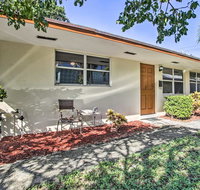Cozy Singer Island Condo - Walk to the Beach