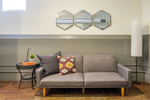 Cozy Studio Apt Minutes To Downtown - Internet Find 0