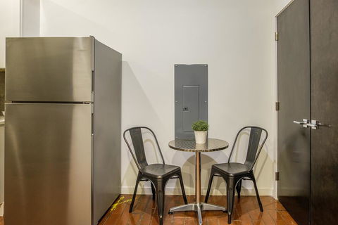 Cozy Studio Apt Minutes To Downtown - Internet Find 1