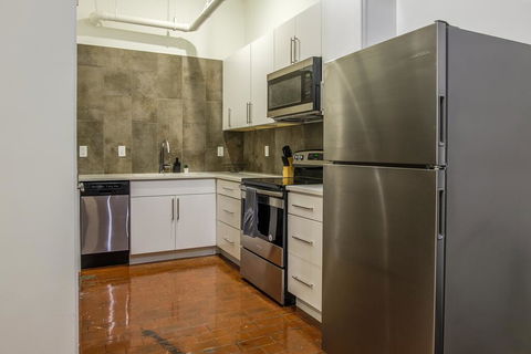 Cozy Studio Apt Minutes To Downtown - Internet Find 2