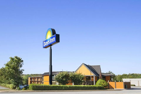 Days Inn & Suites By Wyndham Duncan/Spartanburg - Internet Find 0
