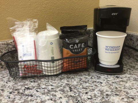Days Inn & Suites By Wyndham Duncan/Spartanburg - Internet Find 1