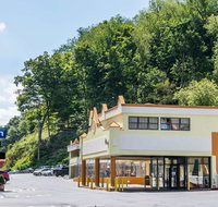 Days Inn by Wyndham Pittsburgh
