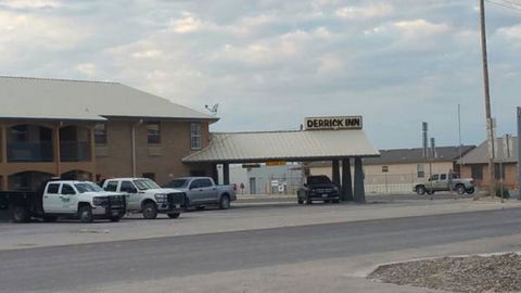 Derrick Inn - Renee 0