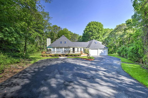 East Falmouth House - 4 Mi To Menauhant Beach! - Renee 0