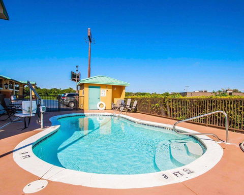 Econo Lodge - Prattville - Renee 3