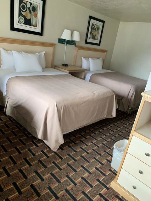 Economy Inn - Internet Find 1
