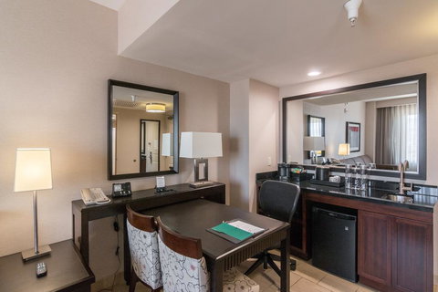 Embassy Suites Palmdale - Swimm 3
