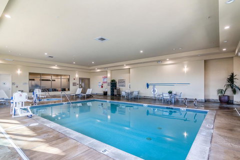 Embassy Suites Palmdale - Swimm 1