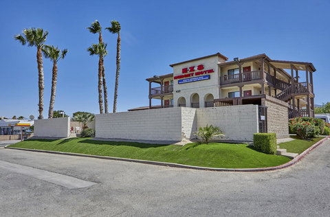 EZ 8 Motel Palmdale - Swimm 2