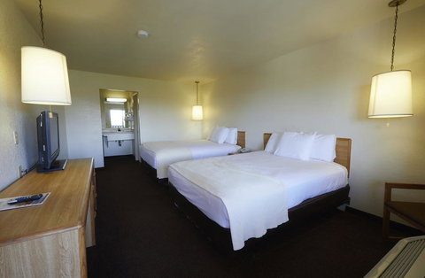 EZ 8 Motel Palmdale - Swimm 1