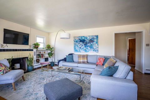 Fabulous Mid Century 4BR 3Bath House - Internet Find 3