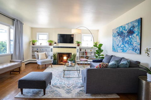 Fabulous Mid Century 4BR 3Bath House - Internet Find 0