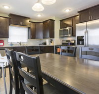 Fast Wifi 8mi to Tinley Park Convention CTR 4KTVs Free parking Sleeps 10