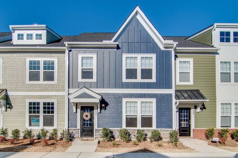 Flexible Furnished Townhome - Downtown Wake Forest - Renee 0