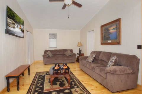 Four Bears Den - Renee 3