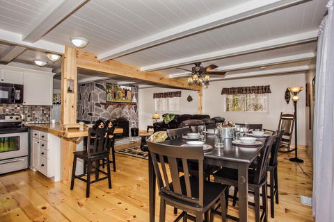 Four Bears Den - Renee 0