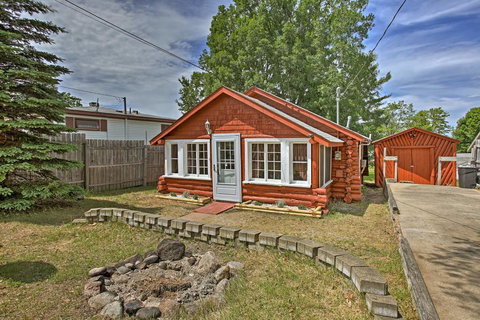 Good Times Ahead At This Cozy Houghton Lake Cabin! - Renee 1