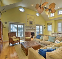 Grand Avalon Beach House - 2 Blocks to Water