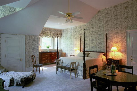 Graystone Inn - Internet Find 0