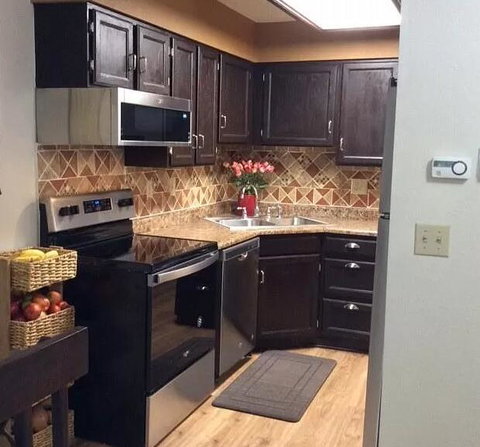 Hamilton Fountain 30 Day Stays - Renee 1