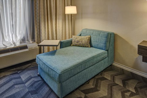 Hampton Inn & Suites Clermont - Renee 1