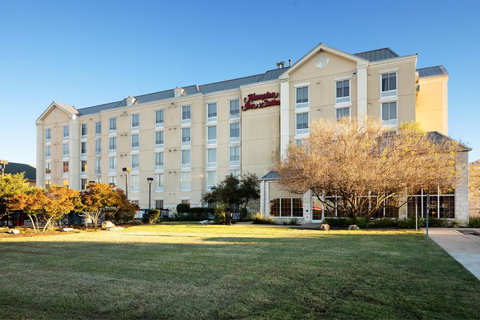 Hampton Inn & Suites-Austin Airport - Internet Find 0