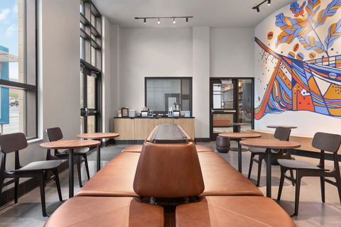 Hampton Inn Suites Kansas City Downtown Crossroads - Internet Find 3