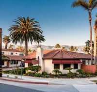 Harbor House Inn