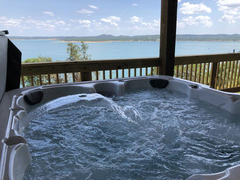 High Bluff Waterfront Chalet - Internet Find 0