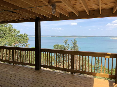 High Bluff Waterfront Chalet - Internet Find 1