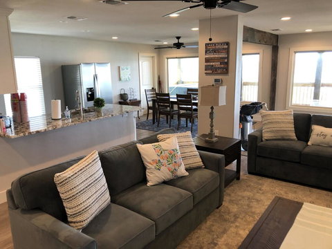 High Bluff Waterfront Chalet - Internet Find 3