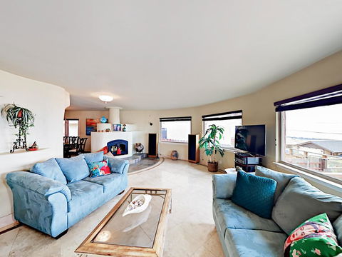 Hilltop Designer Home Home - Renee 0