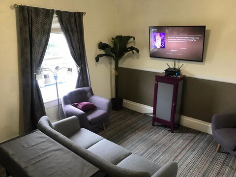 Historic House - Two Units In One Large Home. - Renee 1