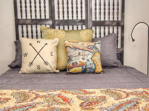 Historic House - Two Units In One Large Home. - Renee 2