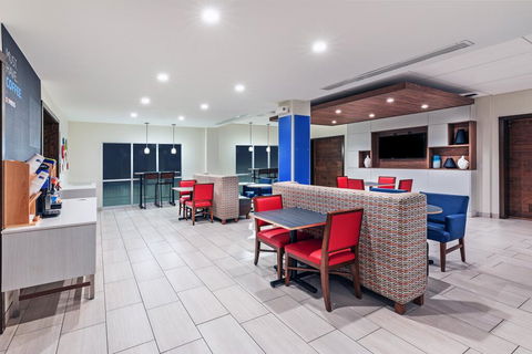 Holiday Inn Express & Suites Ozona - Renee 3