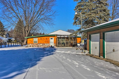 Houghton Lake House - Directly On Waterfront! - Renee 2