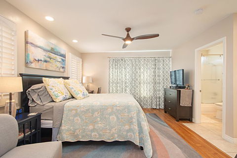Huntington Beach Studio Blocks To The Beach And Downtown Apts - Renee 3