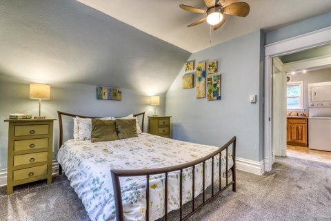 Hyde Park Delight - Renee 1