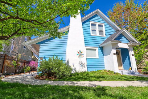 Hyde Park Delight - Renee 0