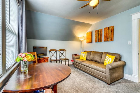 Hyde Park Delight - Renee 3