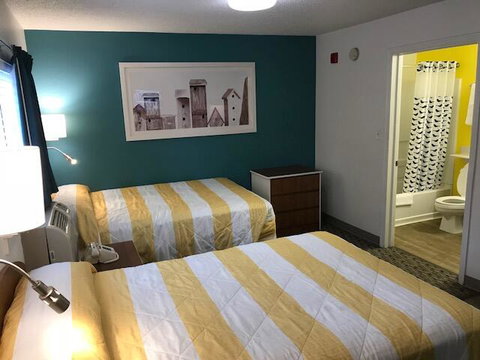 InTown Suites Extended Stay Chicago IL - Villa Park - Renee 1