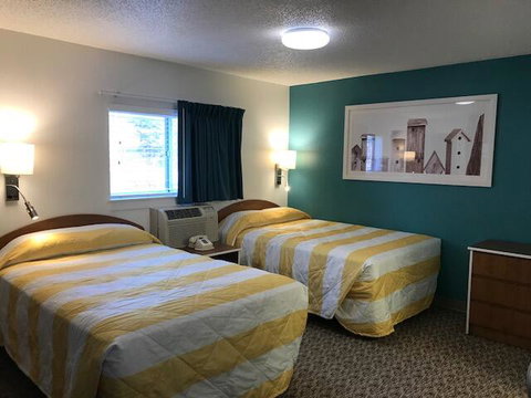 InTown Suites Extended Stay Chicago IL - Villa Park - Renee 2