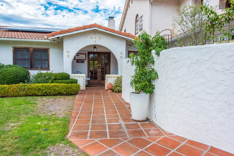 Kate Stanton Inn - Internet Find 0