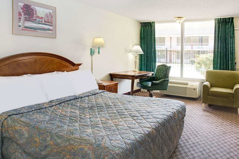 Knights Inn Rosenberg - Internet Find 0