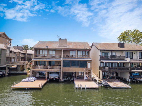 Lake LBJ Waterfront Townhouse With Private Boat Slip And Steps From HSB Resort - Internet Find 0