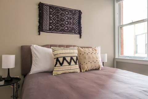 Large 2BR Apt Near Perk Plaza By Frontdesk - Renee 2