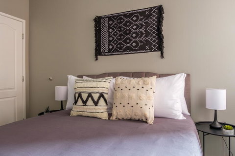 Large 2BR Apt Near Perk Plaza By Frontdesk - Renee 3