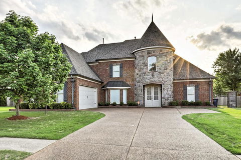 Lavish Cordova House With Pool Table And Media Room! - Renee 1